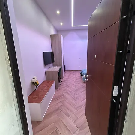 House Twenty - Five Apartment